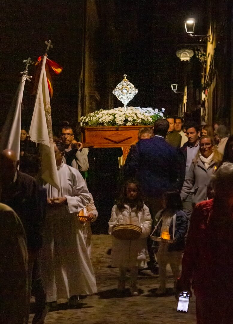 La Rioja Adoración Nocturna Más de 300 personas participan en la Vigilia de las Espigas en Briones